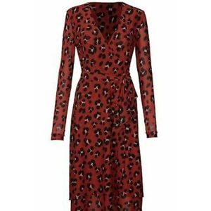 Gorgeous wrap dress!